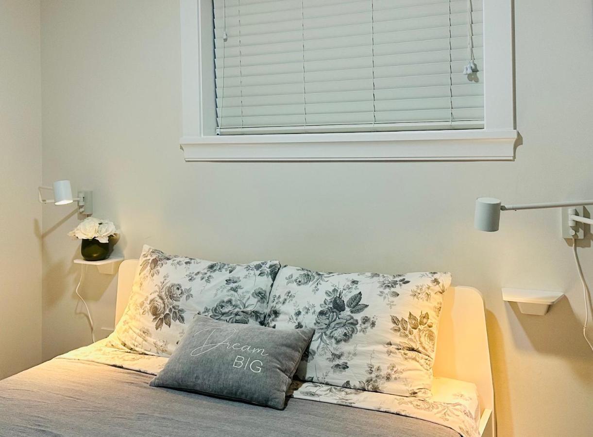 2Br 1.5Ba Full Kitchen Private Guest House - Free Parking - Central Location Vancouver Exterior photo