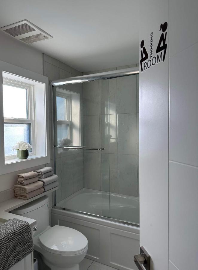 2Br 1.5Ba Full Kitchen Private Guest House - Free Parking - Central Location Vancouver Exterior photo